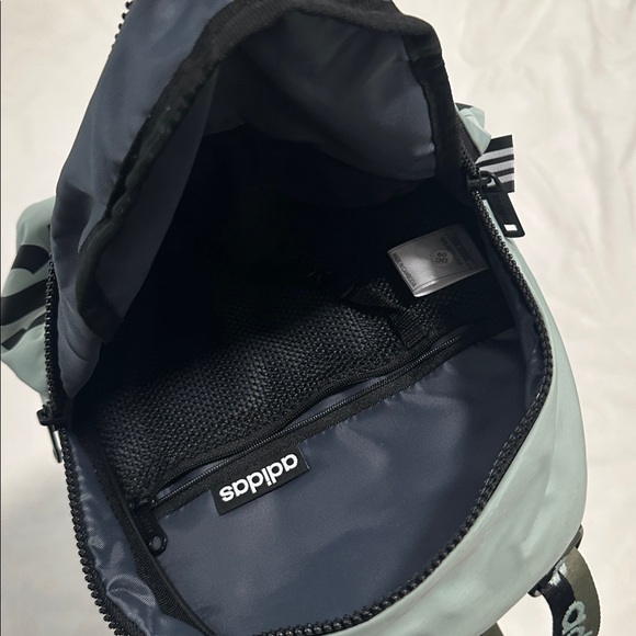 🪷 Adidas Mini Backpack - Picture 3 of 3